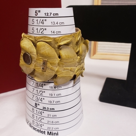 Ndau Collection Crocodile Leather Wrist Cuff - Light Green Approx 6 1/2" wrist - Picture 13 of 15